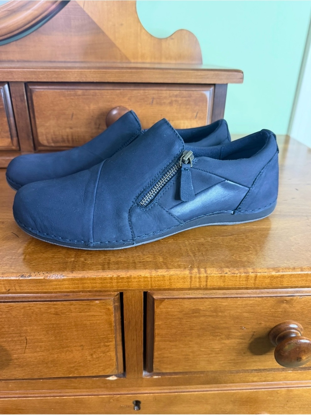 Earth Origins blue side zip suede slip on shoes woman 9.5 flats orthotic